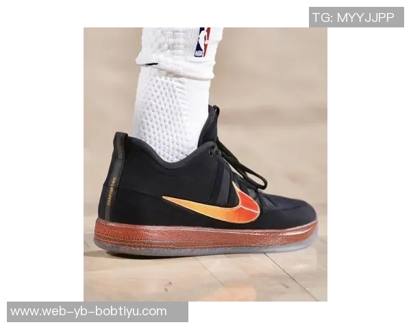 布克首次亮相新款签名鞋布克2代球鞋在比赛中引发关注