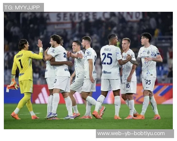 法国队球探现场考察国米前锋博尼关注罗马对国米的精彩对决 法国队球探现场考察国米前锋博尼关注罗马对国米的精彩对决